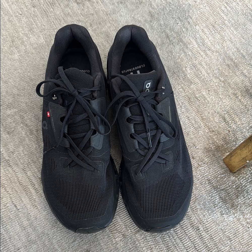 On Running Black Athletic Shoes Sleek Design
